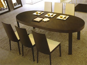 Esstisch und Accessoires